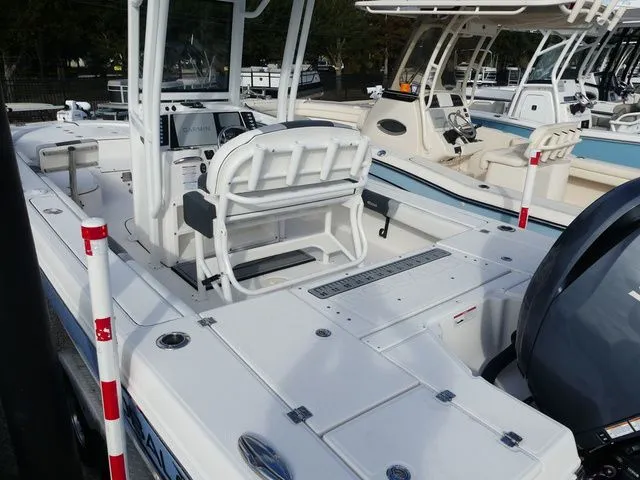 Slide: The Image of Robalo 246 Cayman 2023 - 7