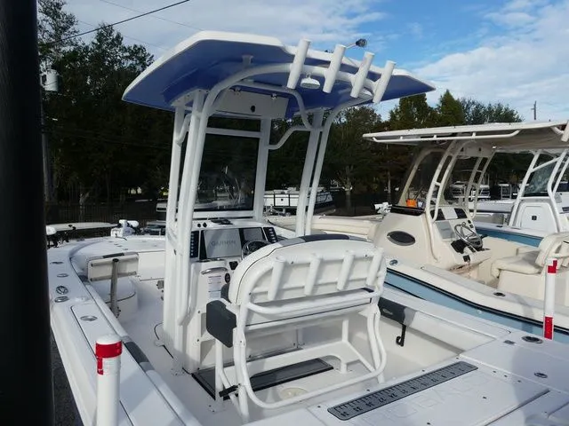 Slide: The Image of Robalo 246 Cayman 2023 - 8