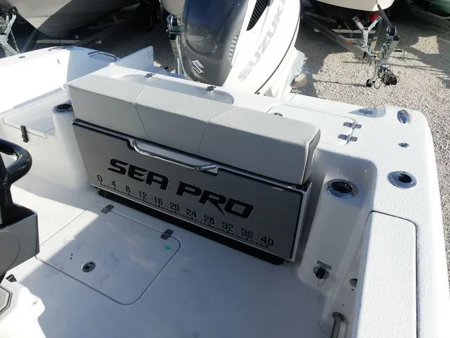 Slide: The Image of Sea Pro 242 Center Console DLX 2026 - 15