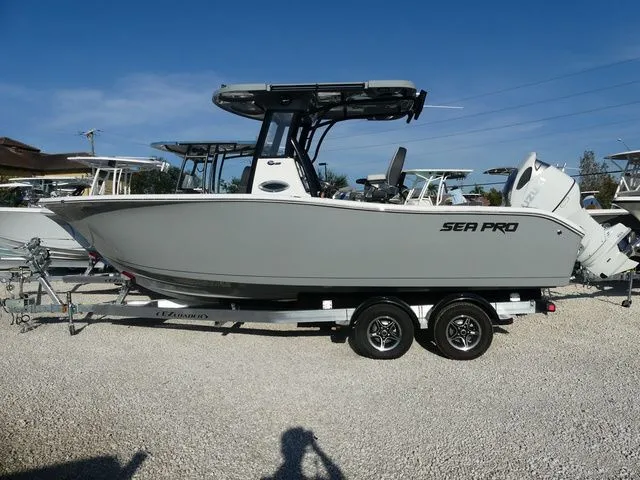 Slide: The Image of Sea Pro 242 Center Console DLX 2026 - 3