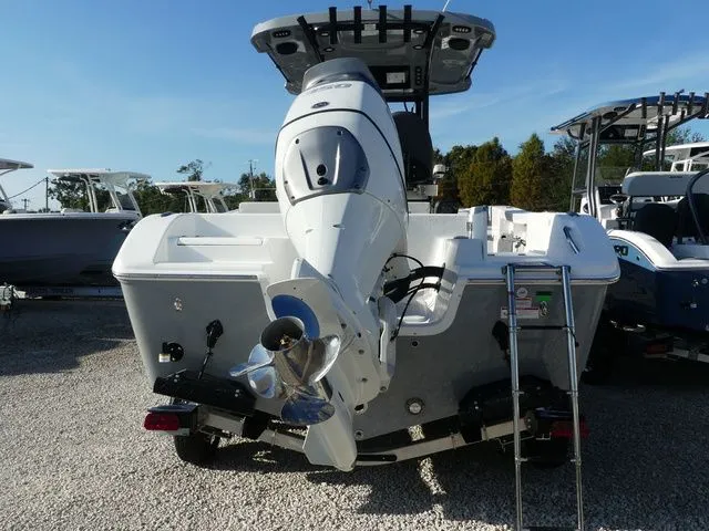 Slide: The Image of Sea Pro 242 Center Console DLX 2026 - 5