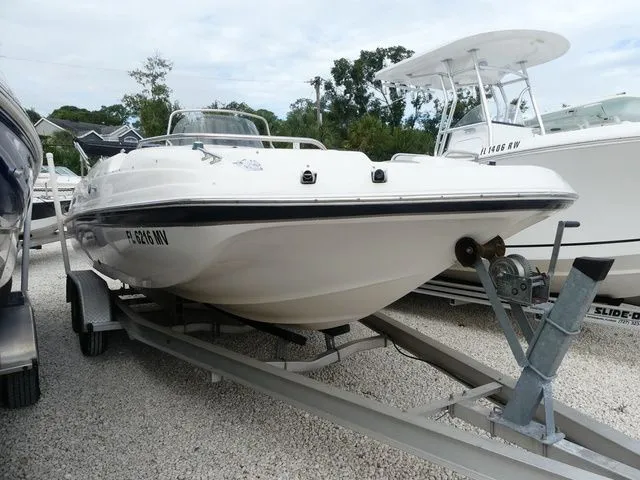 Slide: The Image of Hurricane SUNDECK SPORT SS 211 OB 2005 - 1