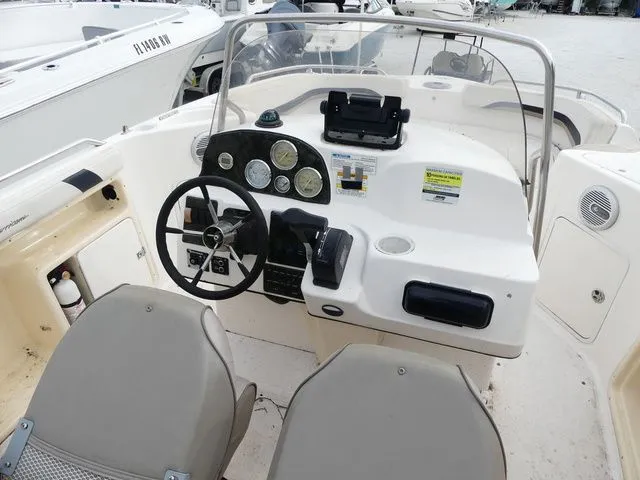 Slide: The Image of Hurricane SUNDECK SPORT SS 211 OB 2005 - 5