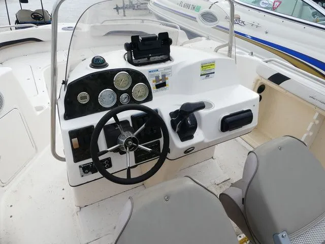 Slide: The Image of Hurricane SUNDECK SPORT SS 211 OB 2005 - 6