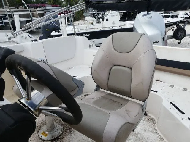 Slide: The Image of Hurricane SUNDECK SPORT SS 211 OB 2005 - 7