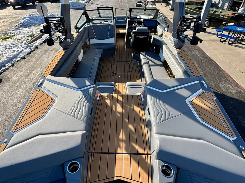 Slide: The Image of Nautique Super Air Nautique G25 2026 - 12