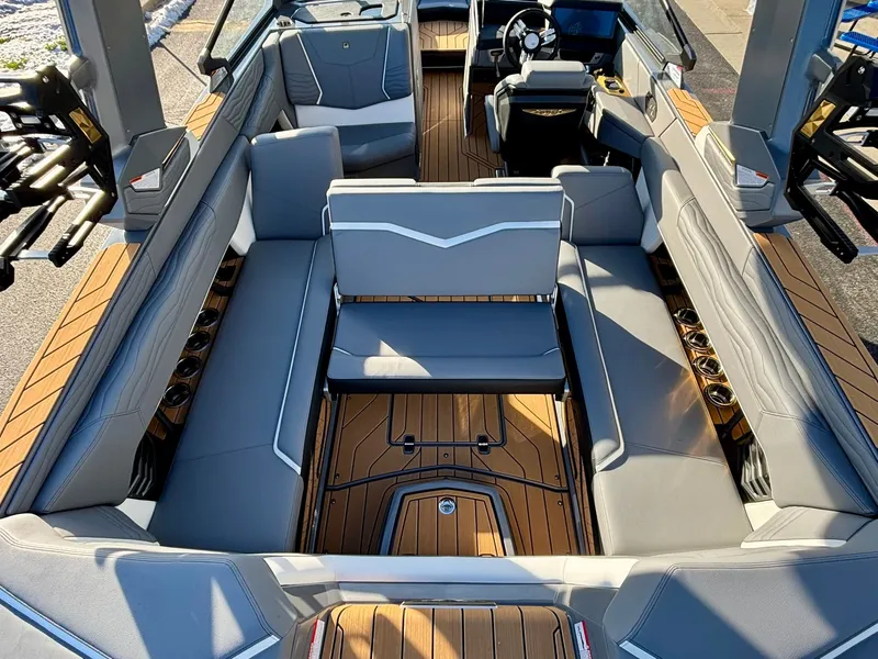 Slide: The Image of Nautique Super Air Nautique G25 2026 - 18