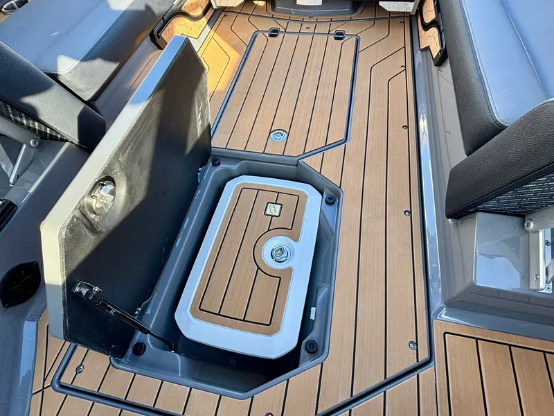 Slide: The Image of Nautique Super Air Nautique G25 2026 - 22