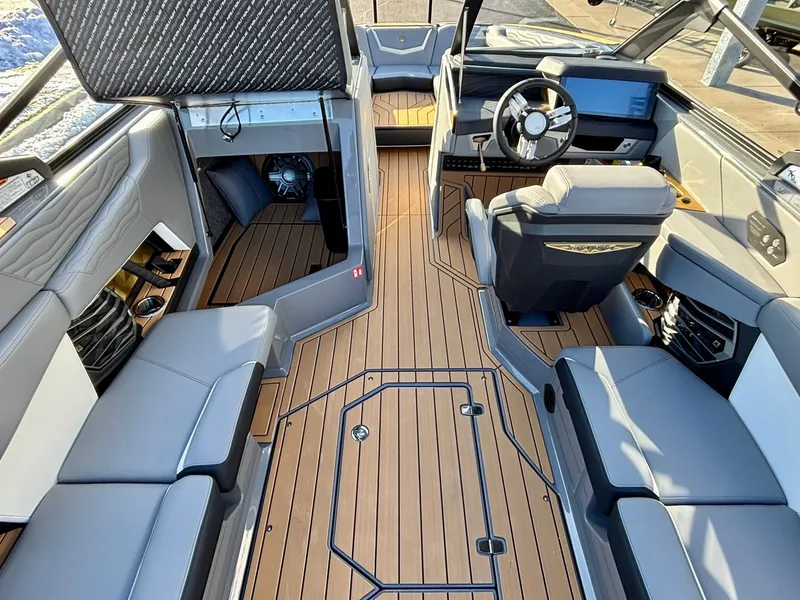 Slide: The Image of Nautique Super Air Nautique G25 2026 - 23