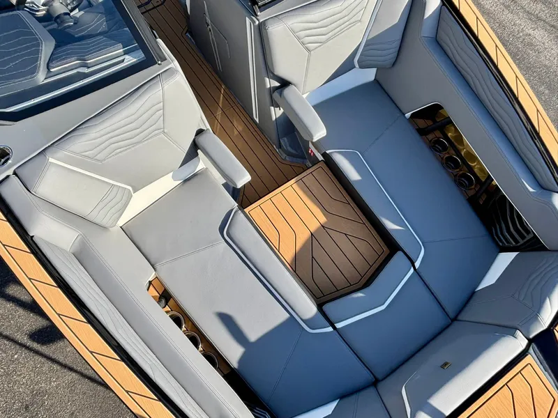 Slide: The Image of Nautique Super Air Nautique G25 2026 - 30