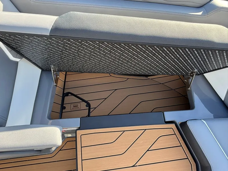 Slide: The Image of Nautique Super Air Nautique G25 2026 - 31