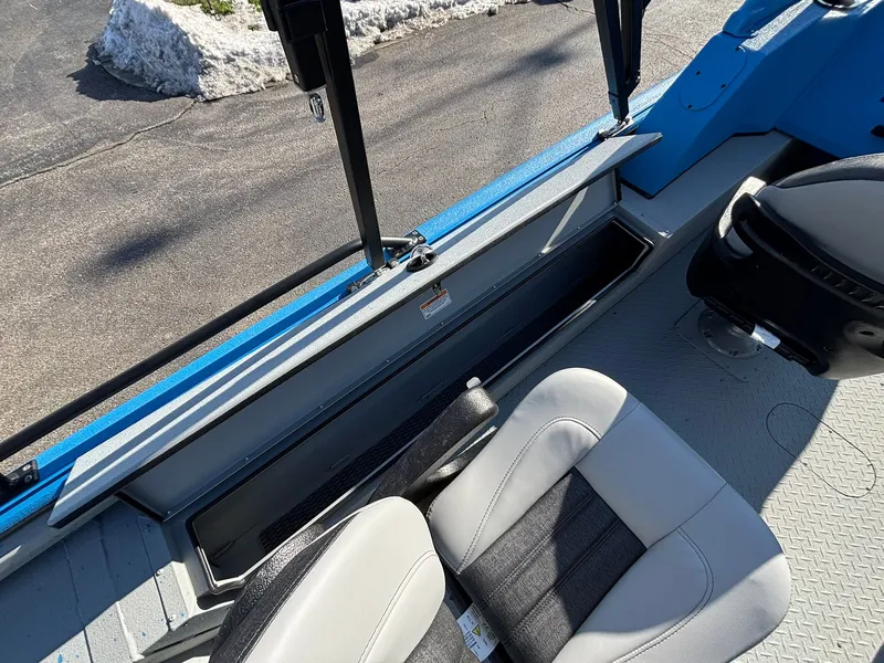 Slide: The Image of SeaArk Pro Cat 240 2026 - 11