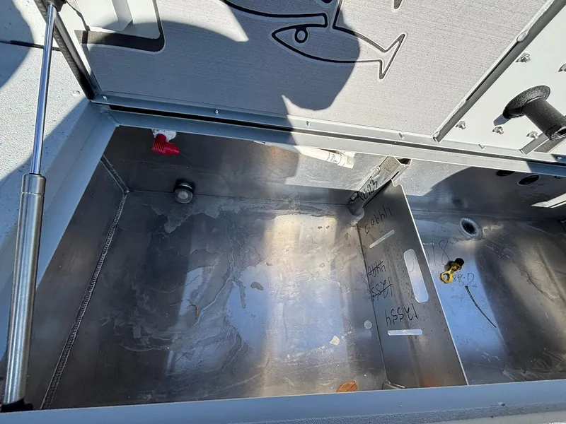 Slide: The Image of SeaArk Pro Cat 240 2026 - 14