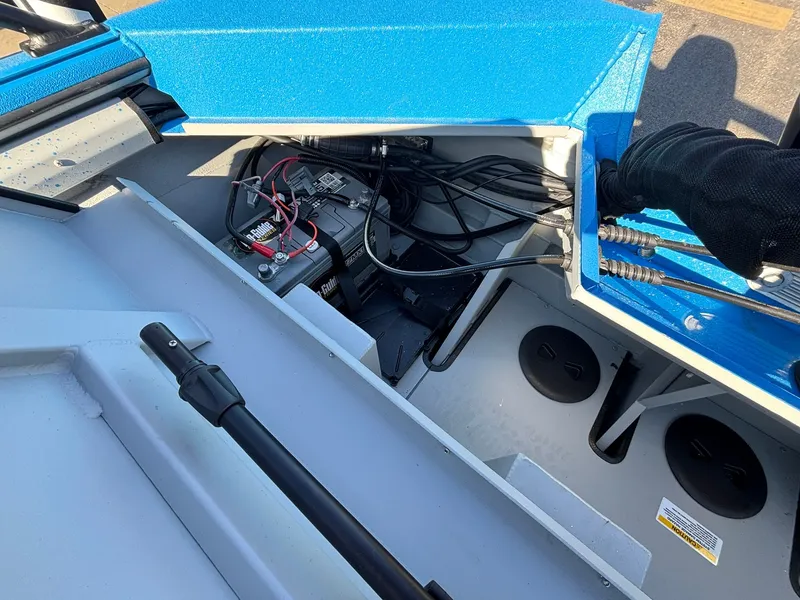 Slide: The Image of SeaArk Pro Cat 240 2026 - 16