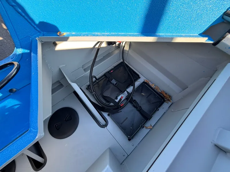 Slide: The Image of SeaArk Pro Cat 240 2026 - 17