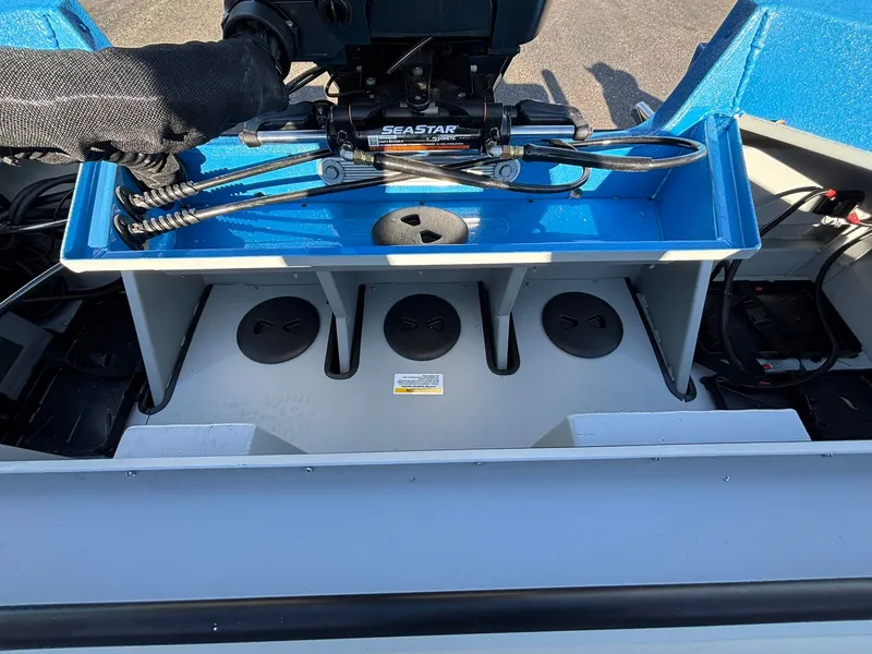 Slide: The Image of SeaArk Pro Cat 240 2026 - 18