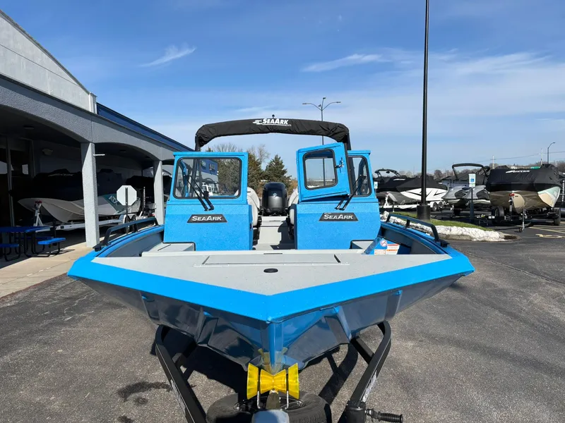 Slide: The Image of SeaArk Pro Cat 240 2026 - 2