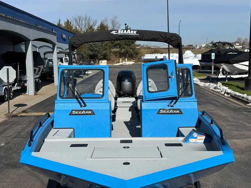 Slide: The Image of SeaArk Pro Cat 240 2026 - 22