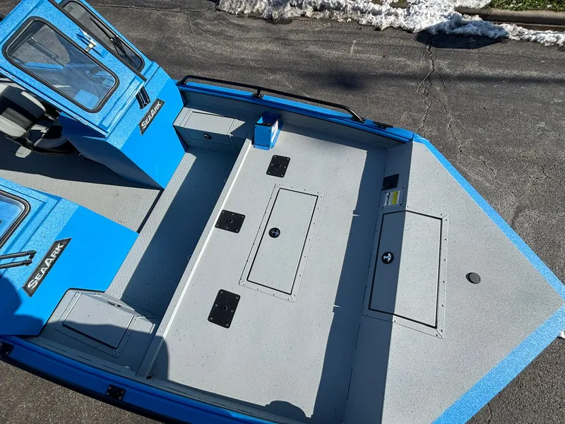 Slide: The Image of SeaArk Pro Cat 240 2026 - 23