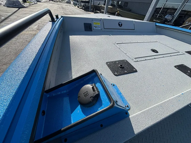 Slide: The Image of SeaArk Pro Cat 240 2026 - 24