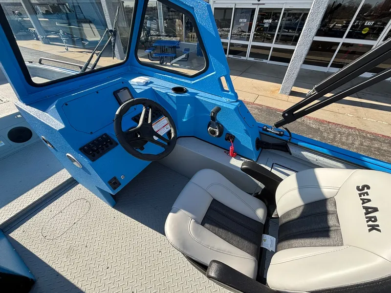 Slide: The Image of SeaArk Pro Cat 240 2026 - 27