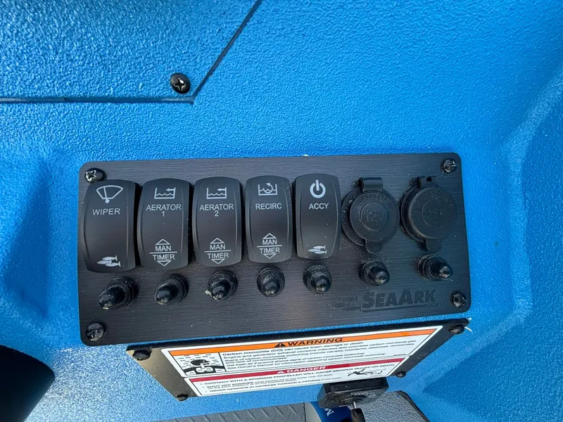 Slide: The Image of SeaArk Pro Cat 240 2026 - 29