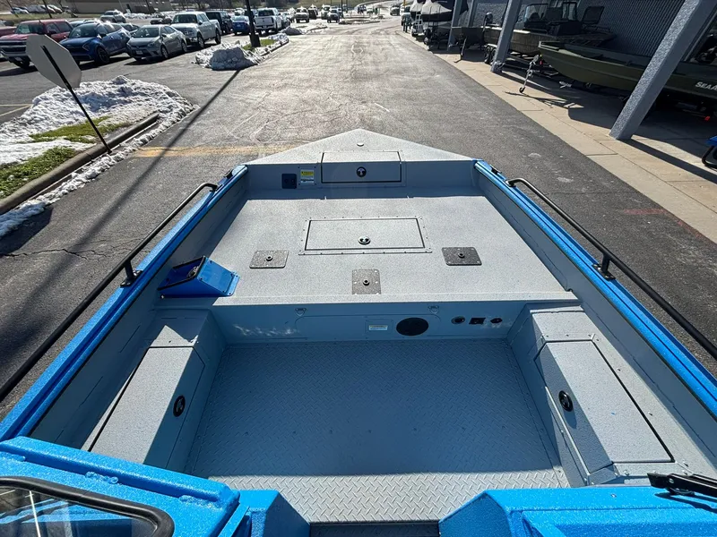 Slide: The Image of SeaArk Pro Cat 240 2026 - 3