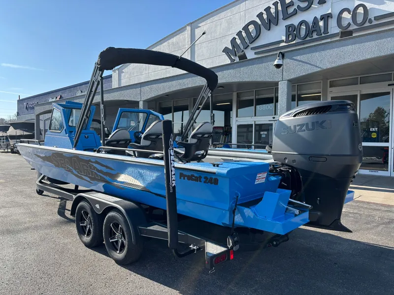 Slide: The Image of SeaArk Pro Cat 240 2026 - 38