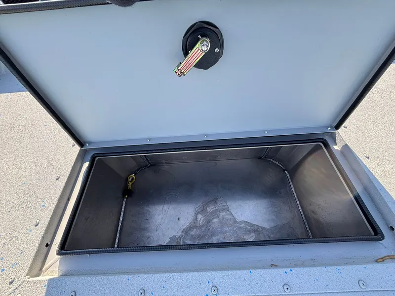 Slide: The Image of SeaArk Pro Cat 240 2026 - 4