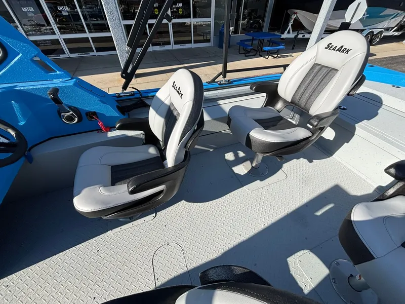 Slide: The Image of SeaArk Pro Cat 240 2026 - 40