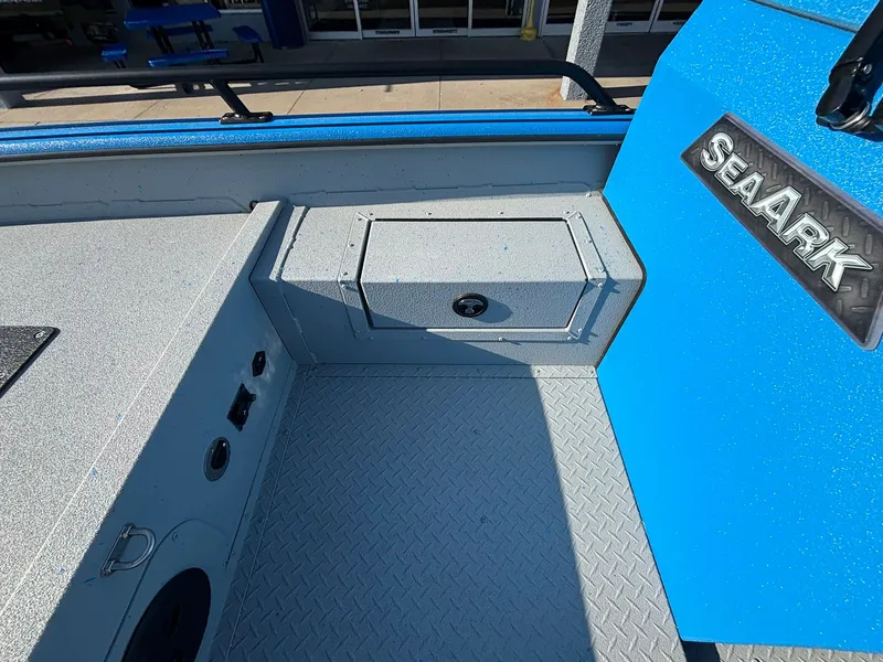 Slide: The Image of SeaArk Pro Cat 240 2026 - 5