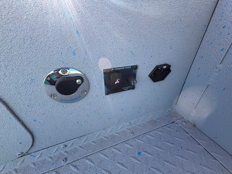 Slide: The Image of SeaArk Pro Cat 240 2026 - 7