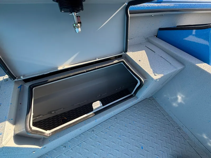 Slide: The Image of SeaArk Pro Cat 240 2026 - 8