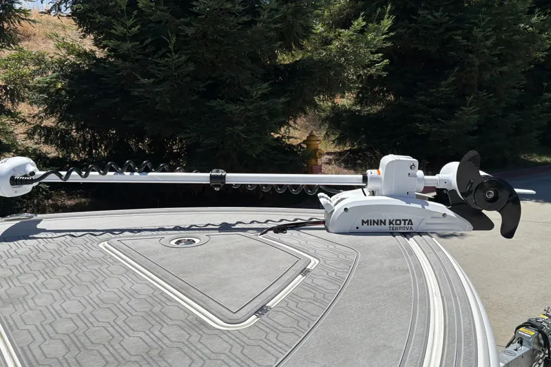 Slide: The Image of Minn Kota Terrova trolling motor on 2026 Mako 18 Pro Skiff boat deck. - 30
