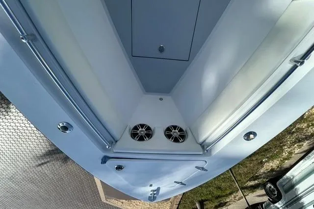 Slide: The Image of 2006 Contender 21 Open boat interior with speakers and storage compartment. - 2