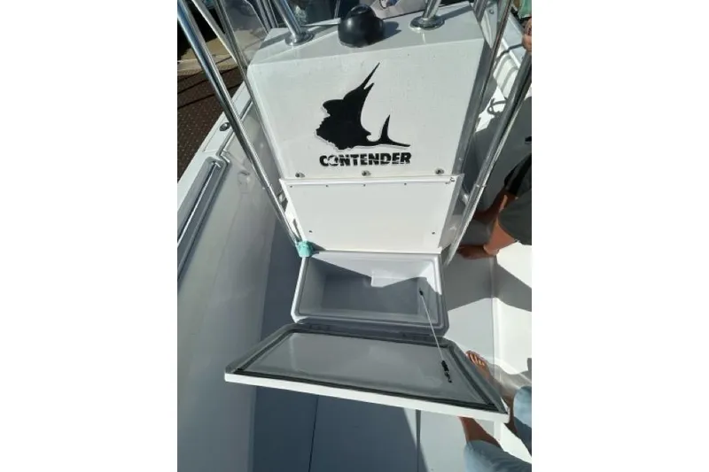 Slide: The Image of 2006 Contender 21 Open boat interior with storage compartment open. - 6