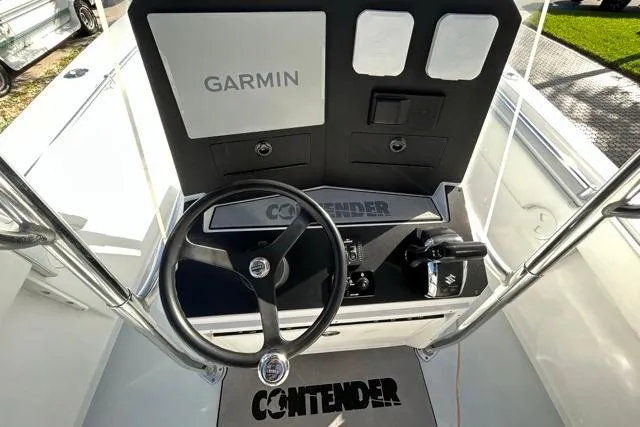 Slide: The Image of 2006 Contender 21 Open boat dashboard with Garmin navigation system and steering wheel. - 9