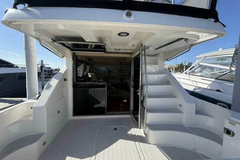 Slide: The Image of 2008 Sea Ray 47 Sedan Bridge - Salon - 3
