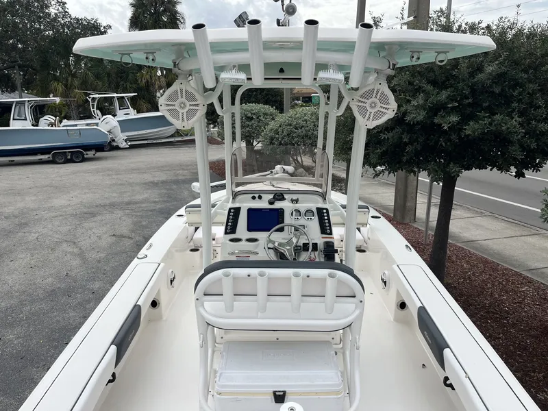 Slide: The Image of Robalo 226 Cayman 2020 - 10