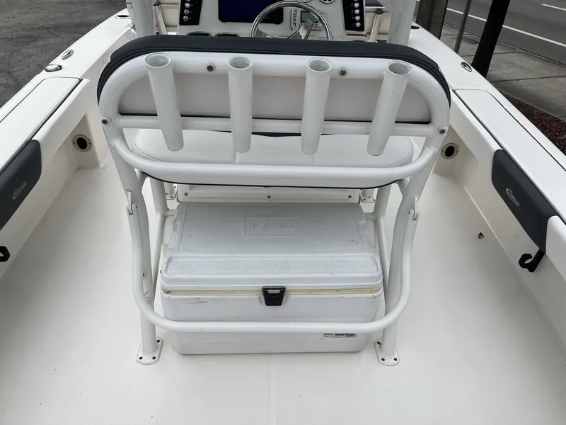 Slide: The Image of Robalo 226 Cayman 2020 - 11