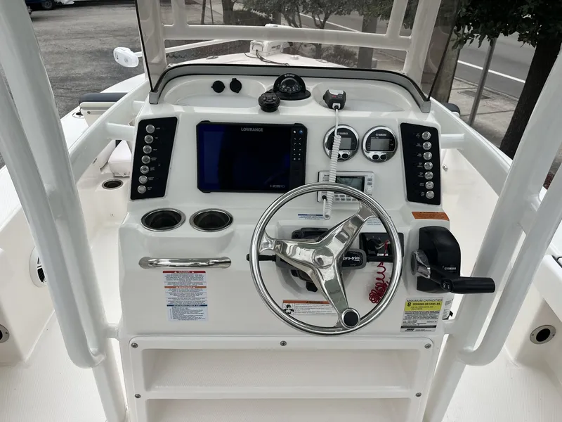 Slide: The Image of Robalo 226 Cayman 2020 - 12