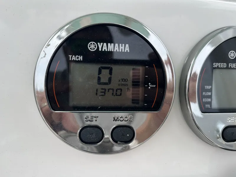 Slide: The Image of Robalo 226 Cayman 2020 - 15