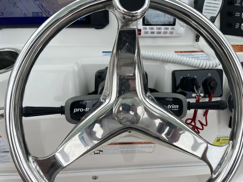 Slide: The Image of Robalo 226 Cayman 2020 - 17