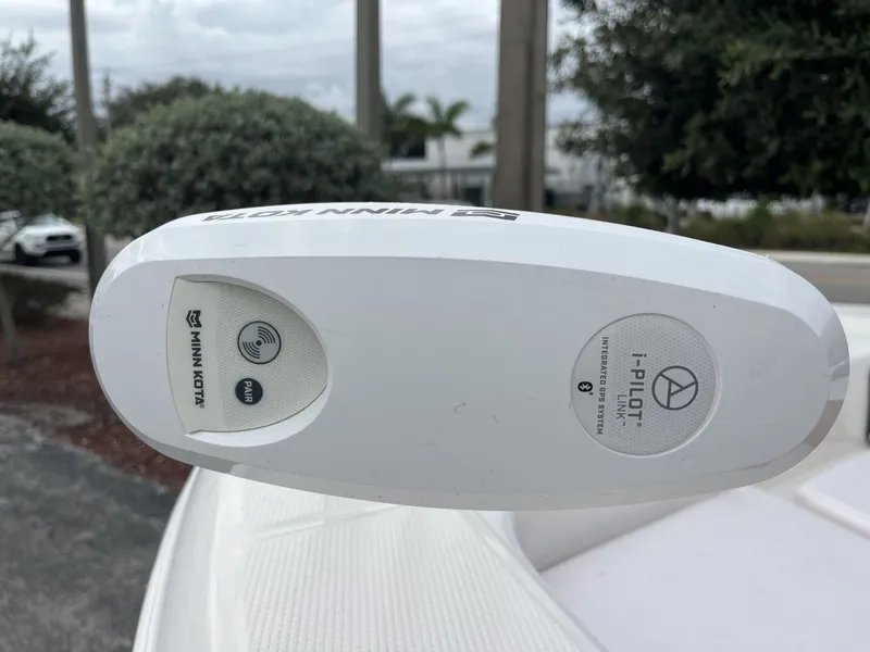 Slide: The Image of Robalo 226 Cayman 2020 - 21