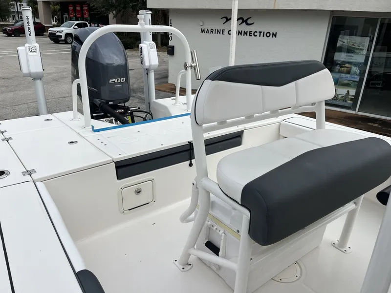 Slide: The Image of Robalo 226 Cayman 2020 - 26