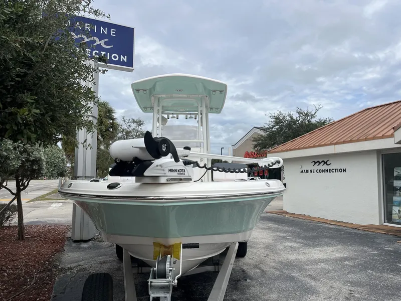 Slide: The Image of Robalo 226 Cayman 2020 - 3