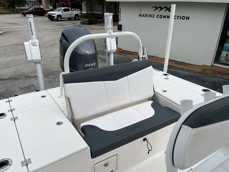 Slide: The Image of Robalo 226 Cayman 2020 - 30