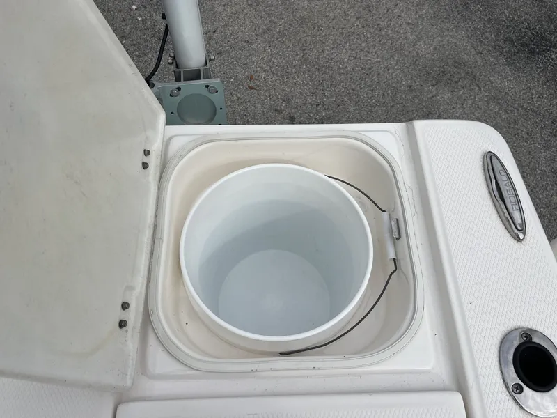 Slide: The Image of Robalo 226 Cayman 2020 - 31