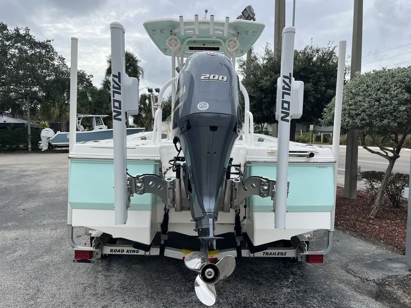 Slide: The Image of Robalo 226 Cayman 2020 - 5
