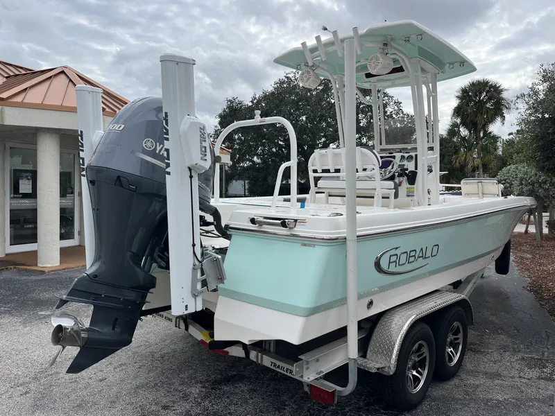 Slide: The Image of Robalo 226 Cayman 2020 - 6